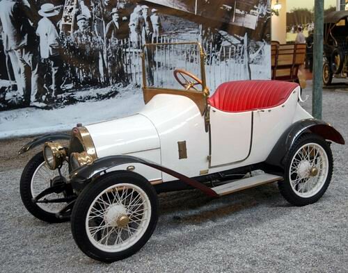 Фотографии ретро автомобиля Bugatti Type 13