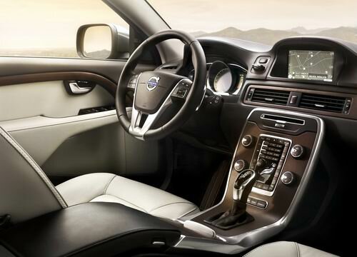 Интерьер салона Volvo XC 70 2014
