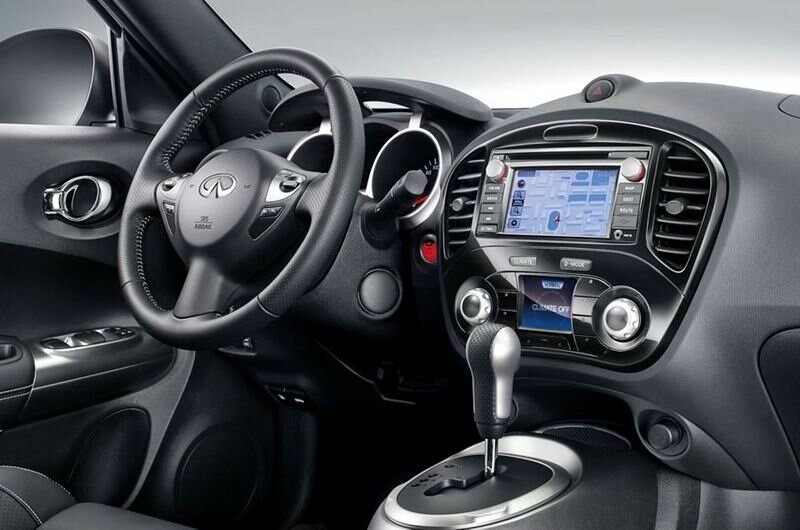 Интерьер салона Infiniti ESQ фото